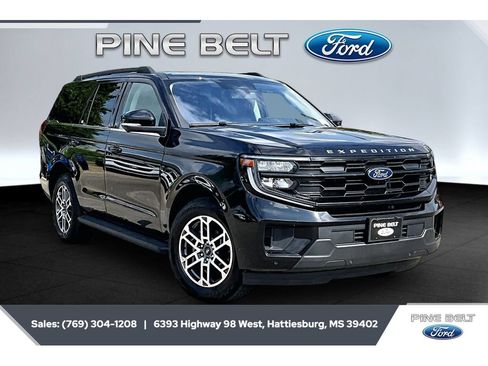 Used 2025 Ford Expedition Active AWD/4WD image 1