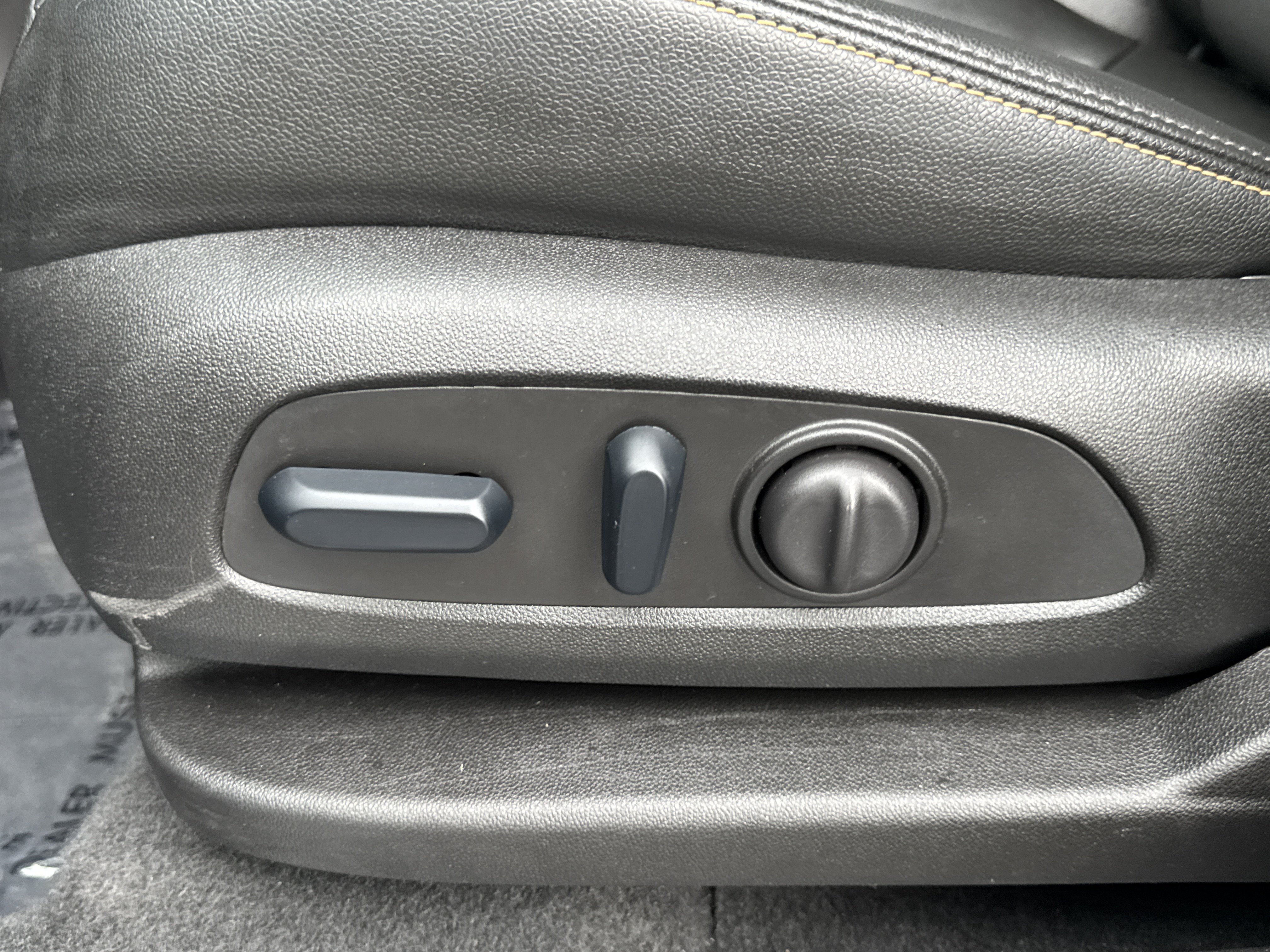 Used 2024 Chevrolet Equinox Premier FWD image 22