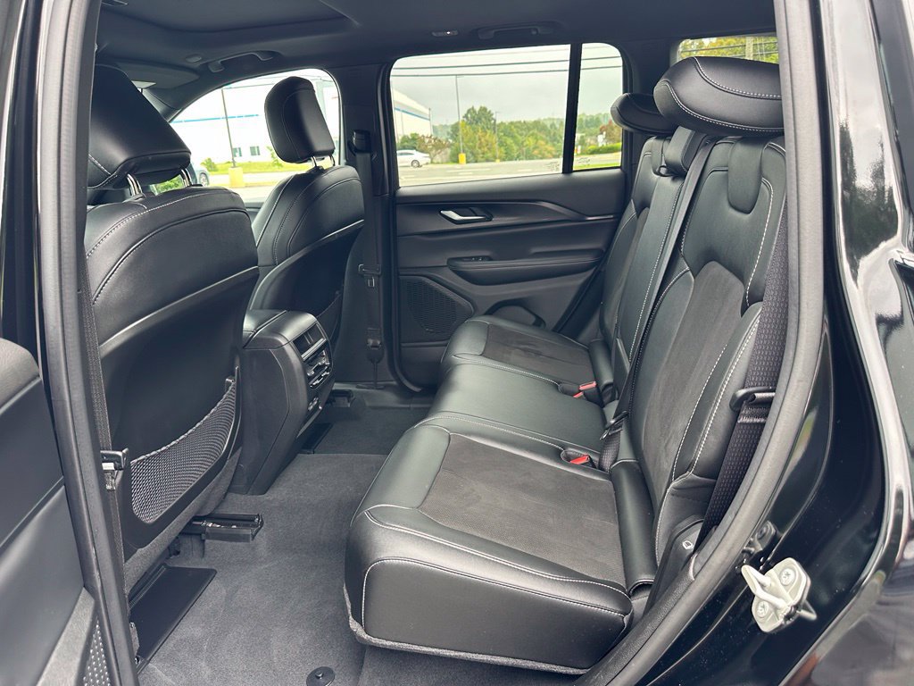 Used 2023 Jeep Grand Cherokee Altitude AWD/4WD image 23
