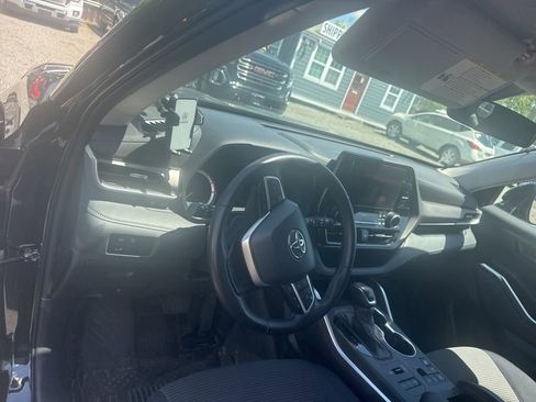 Used 2023 Toyota Highlander LE AWD/4WD image 20