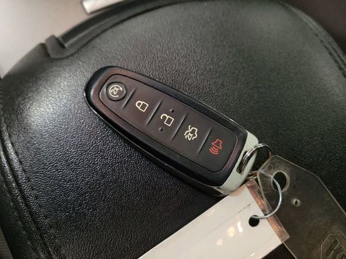 Used 2018 Ford Taurus SEL w/ Equipment Group 201A image 16