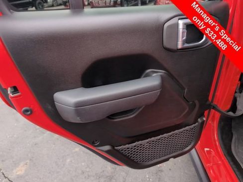 Used 2024 Jeep Gladiator Sport image 12