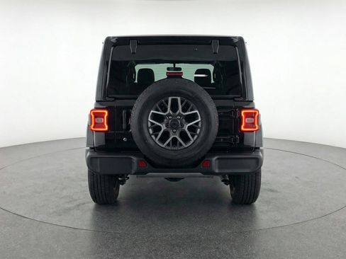 Used 2025 Jeep Wrangler Sahara image 7