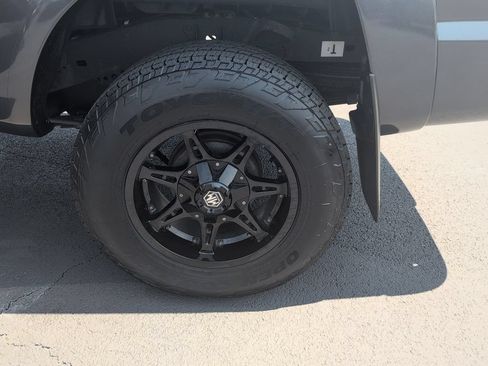 Used 2014 Toyota Tacoma PreRunner w/ SR5 Package RWD image 41