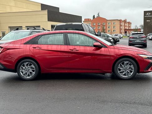 Certified 2024 Hyundai Elantra SEL image 3