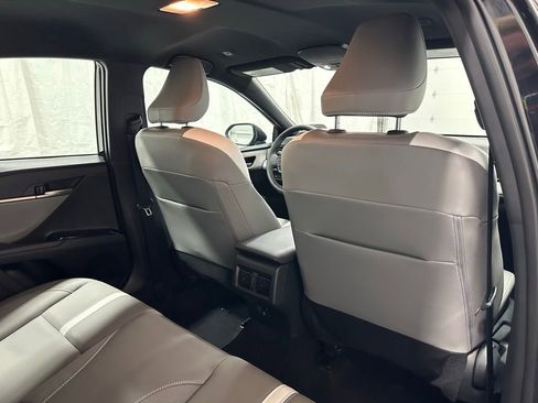 Used 2025 Toyota Camry SE image 55