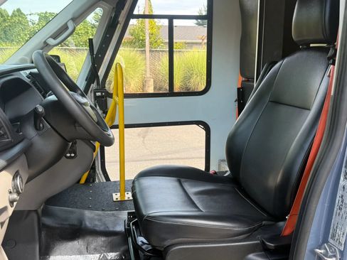 Used 2022 Ford Transit 350 DRW RWD image 14