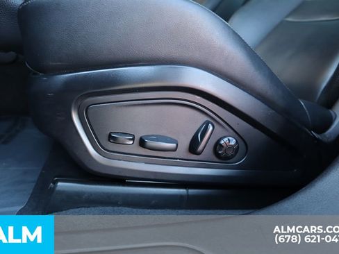 Used 2021 Porsche Taycan image 12