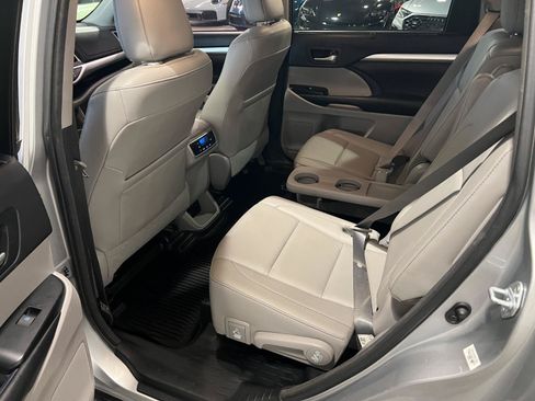 Used 2017 Toyota Highlander XLE AWD/4WD image 29