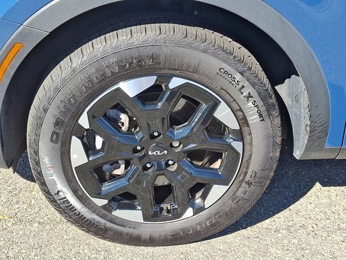 Used 2025 Kia Sorento S image 8