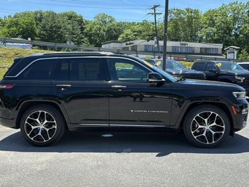 Used 2023 Jeep Grand Cherokee Summit AWD/4WD image 5