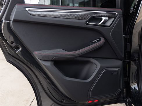 New 2026 Porsche Macan GTS image 38