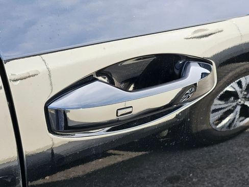 Certified 2025 Nissan Kicks SR w/ Illumination Package image 8