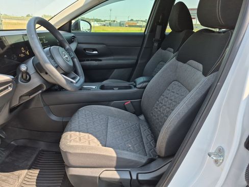 Used 2026 Nissan Kicks SV w/ Charging Package FWD image 15