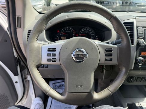 Used 2017 Nissan Frontier SV w/ SV Value Truck Package AWD/4WD image 12