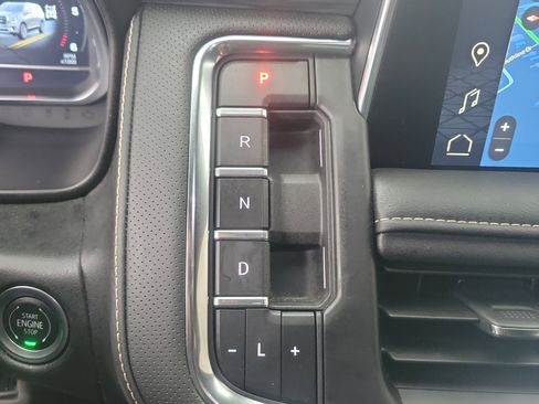 Used 2024 GMC Yukon XL SLT w/ SLT Luxury Package image 30