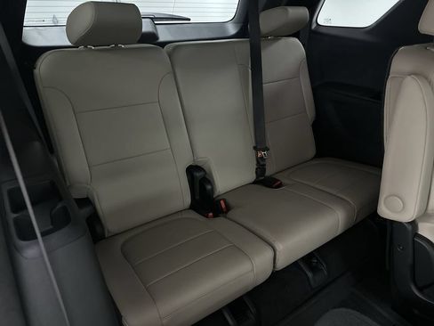 Used 2023 Chevrolet Traverse LT w/ LT Premium Package AWD/4WD image 23