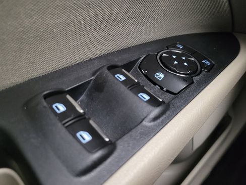 Used 2018 Ford Fusion SE image 27
