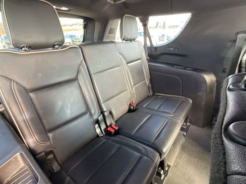 Used 2023 Chevrolet Suburban Premier image 14