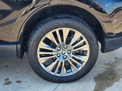 Used 2023 Toyota Venza XLE AWD/4WD image 14