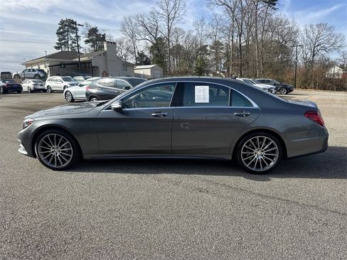 Used 2017 Mercedes-Benz S 550 Sedan image 4