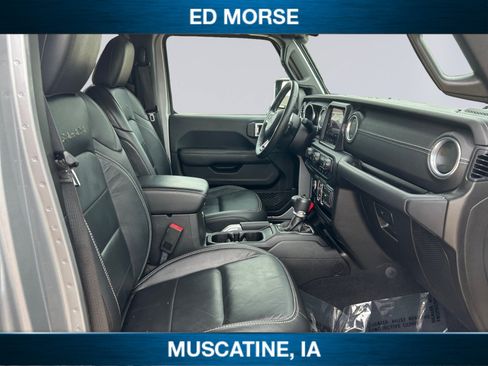 Used 2018 Jeep Wrangler Unlimited Sahara AWD/4WD image 15