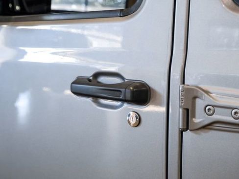 Used 2020 Jeep Gladiator Rubicon image 36