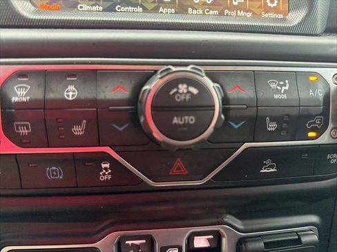 Used 2023 Jeep Wrangler Unlimited Sahara w/ Cold Weather Group AWD/4WD image 21