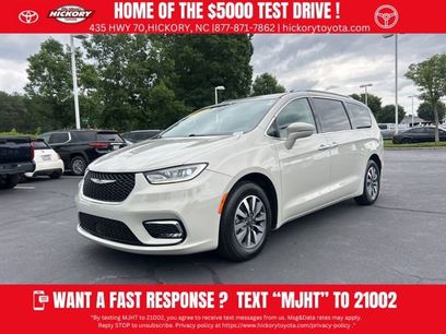 Used 2021 Chrysler Pacifica Touring-L