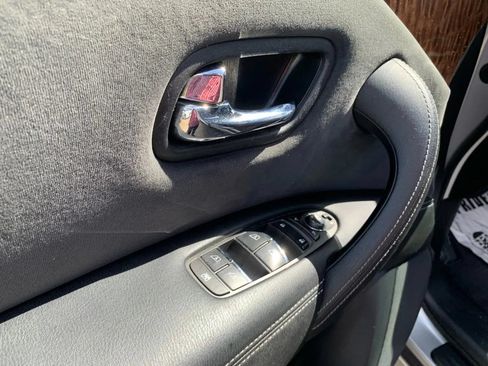 Used 2019 Nissan Armada SV w/ Driver Package RWD image 19