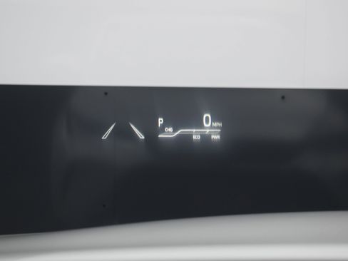 Used 2023 Toyota Venza Limited image 24