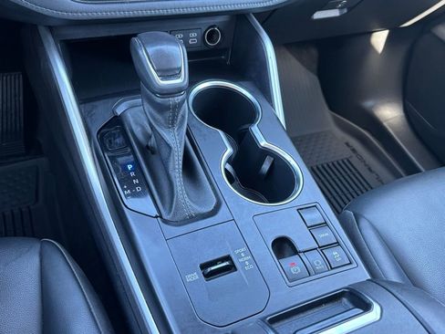 Used 2023 Toyota Highlander XLE image 25