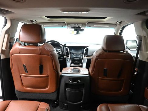Used 2019 Cadillac Escalade ESV Luxury AWD/4WD image 41