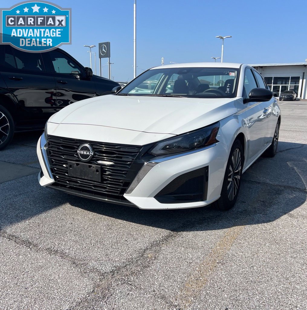 Used 2024 Nissan Altima 2.5 SV FWD image 3