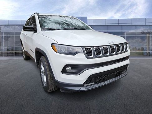 Used 2023 Jeep Compass Latitude w/ Sun and Sound Group image 2