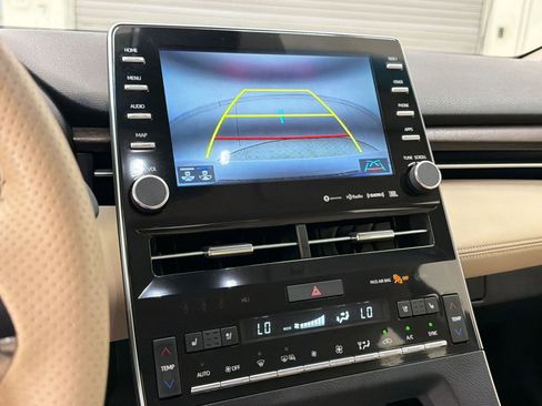 Used 2019 Toyota Avalon Limited FWD image 25