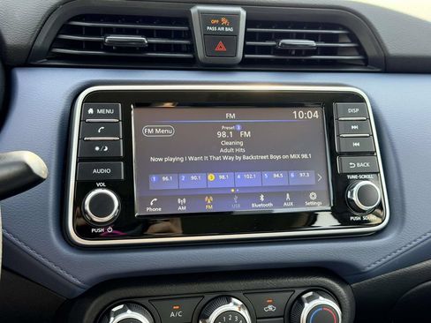 Used 2023 Nissan Versa SV FWD image 3
