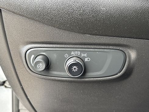 Used 2023 Chevrolet Equinox LT FWD image 26