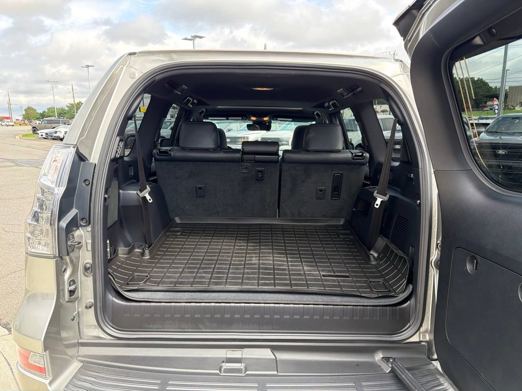 Used 2023 Lexus GX 460 Luxury w/ Accessory Package AWD/4WD image 17