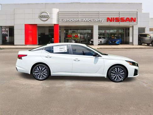 New 2026 Nissan Altima 2.5 SV FWD image 2