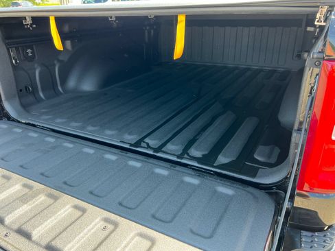 Used 2025 RAM 1500 Big Horn AWD/4WD image 10