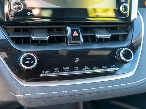 Used 2022 Toyota Corolla SE w/ SE Preferred Package image 29