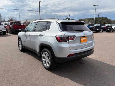 Certified 2024 Jeep Compass Latitude AWD/4WD image 3