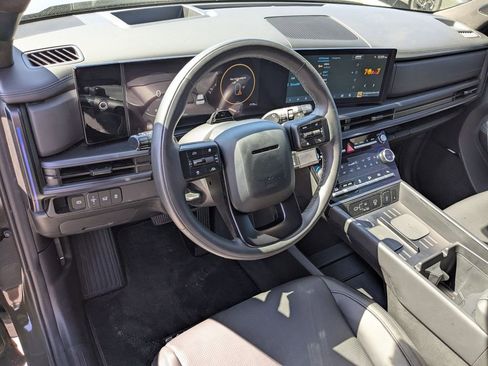 Used 2025 Hyundai Santa Fe Calligraphy image 10