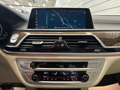 Used 2019 BMW 750i xDrive w/ Executive Package AWD/4WD image 18