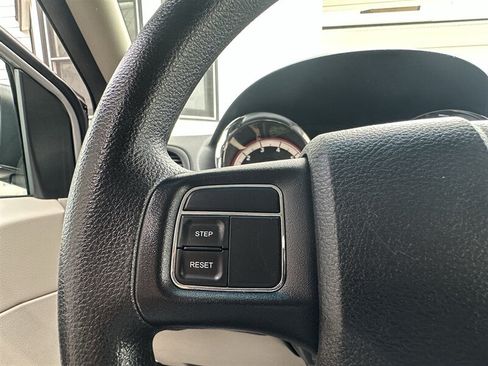 Used 2016 Dodge Grand Caravan SE w/ Quick Order Package 29E SE FWD image 31