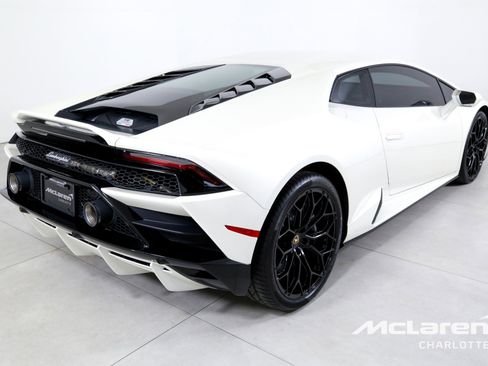 Used 2022 Lamborghini Huracan EVO image 8