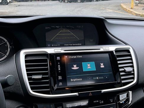 Used 2017 Honda Accord EX-L image 9