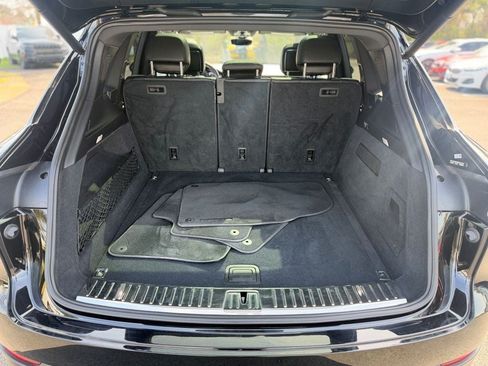 Used 2022 Porsche Cayenne AWD/4WD image 4