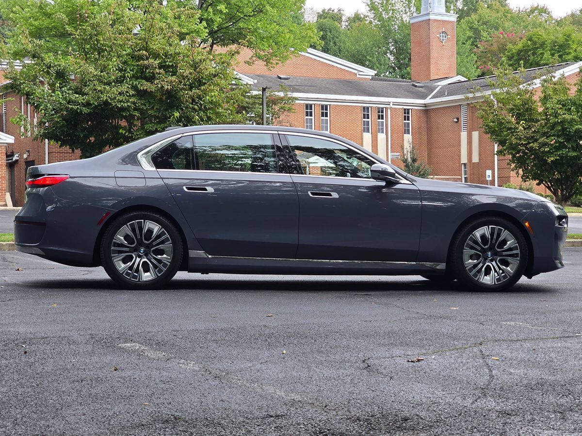 Used 2024 BMW i7 xDrive60 AWD/4WD image 7